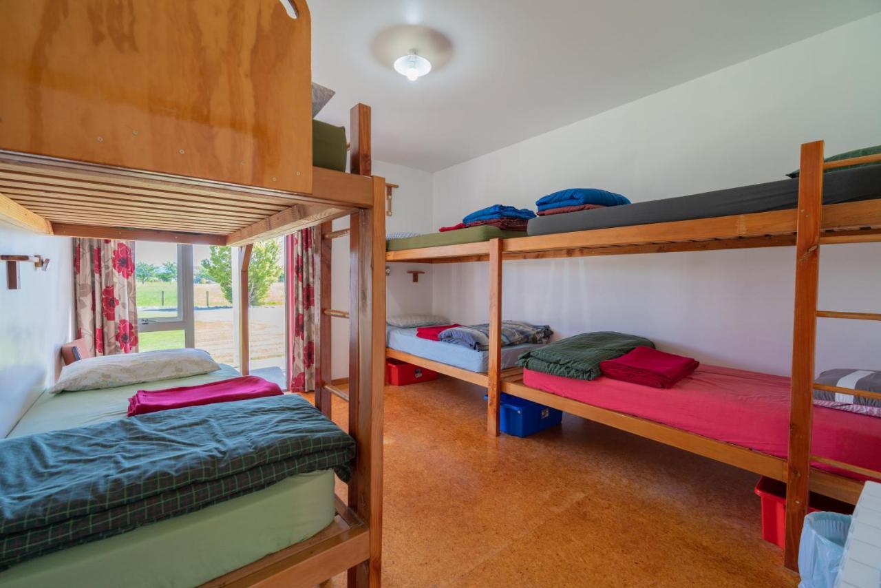 Bob & Maxines Backpackers Hostel Te Anau Exterior photo