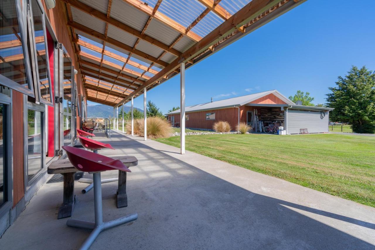 Bob & Maxines Backpackers Hostel Te Anau Exterior photo