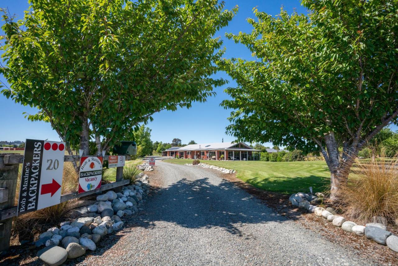 Bob & Maxines Backpackers Hostel Te Anau Exterior photo
