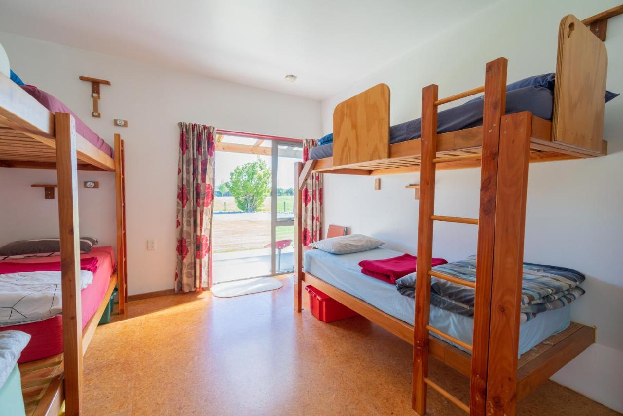 Bob & Maxines Backpackers Hostel Te Anau Exterior photo