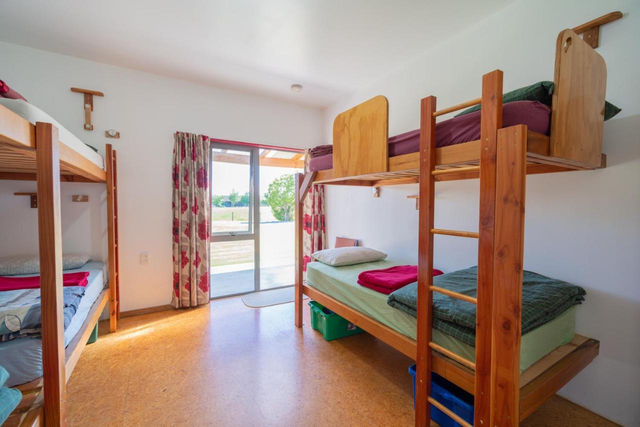 Bob & Maxines Backpackers Hostel Te Anau Exterior photo