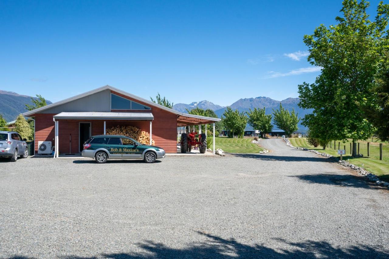 Bob & Maxines Backpackers Hostel Te Anau Exterior photo